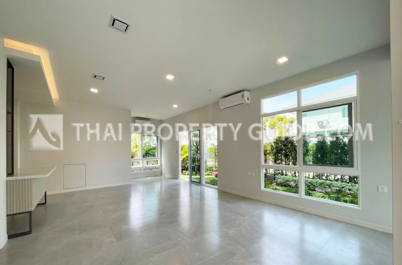 House with Shared Pool in Bangnatrad 